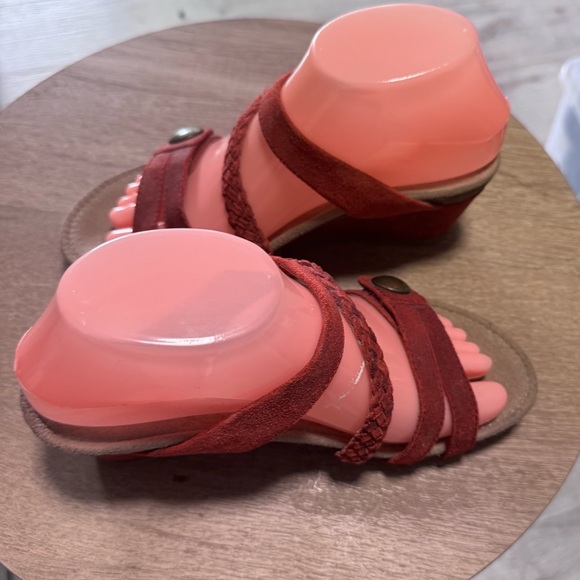 AETREX Womenβs Platform velcro Adjustable Red Suede Strappy Sandals size 7 - Picture 4 of 14